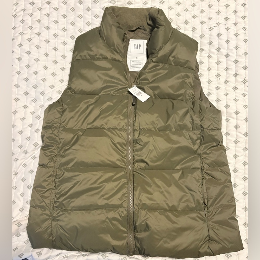 NWT GAP Women’s Water-Resistant Quilted Puffer Vest SMALL